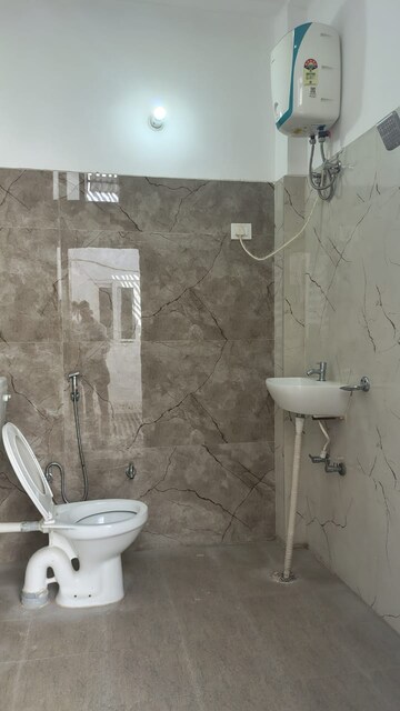 2 BHK Villa For Rent in Wazirganj