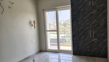Room in 2 BHK Apartment at Ansal Sushant Golf city, Sushant Golf City – for Rent