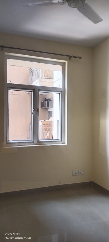 Room in 3 BHK Apartment at Mahagun Mywoods, Sector 16c Greater Noida – for Rent
