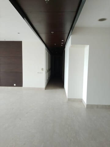Room in 5 BHK Apartment at Salcon The Verandas, Sector 54 – for Rent