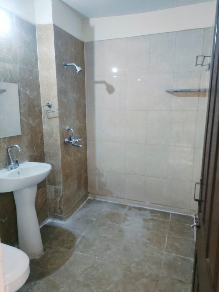 Bathroom, proview-officer-city 2 Bedroom 980 Sq.Ft. Apartment In Raj Nagar Extension Ghaziabad 8439108