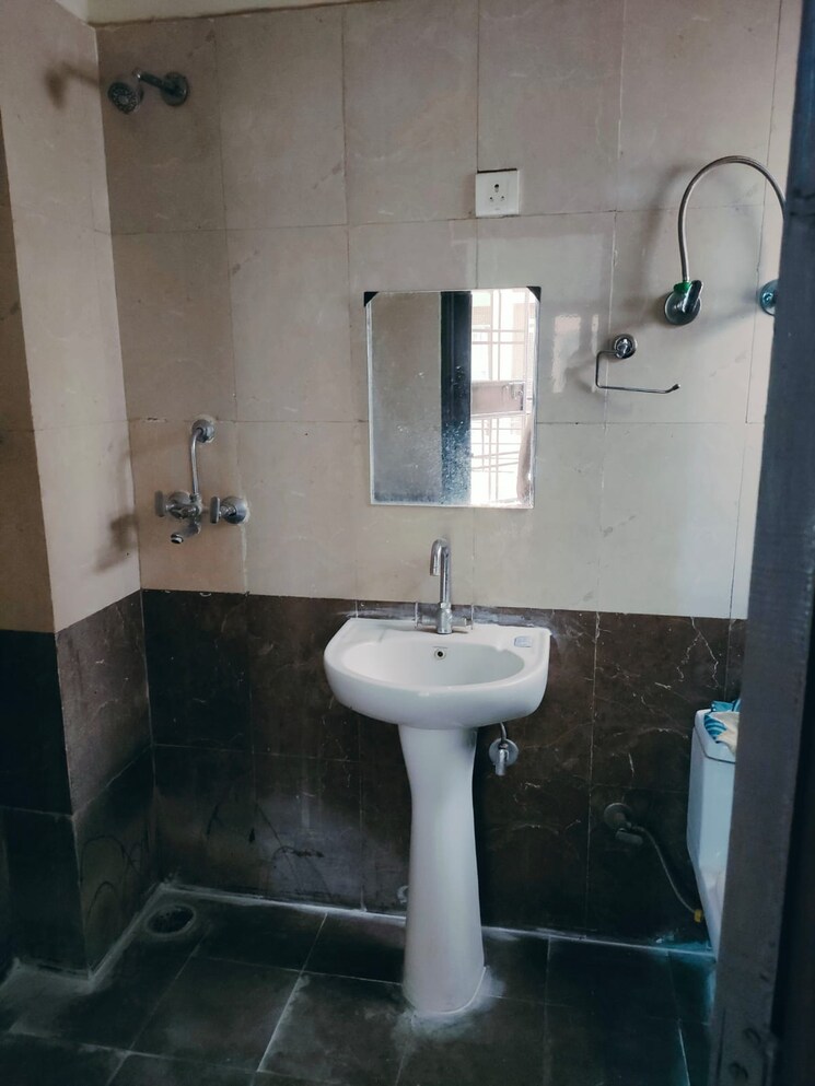 Bathroom, proview-officer-city 2 Bedroom 980 Sq.Ft. Apartment In Raj Nagar Extension Ghaziabad 8439108