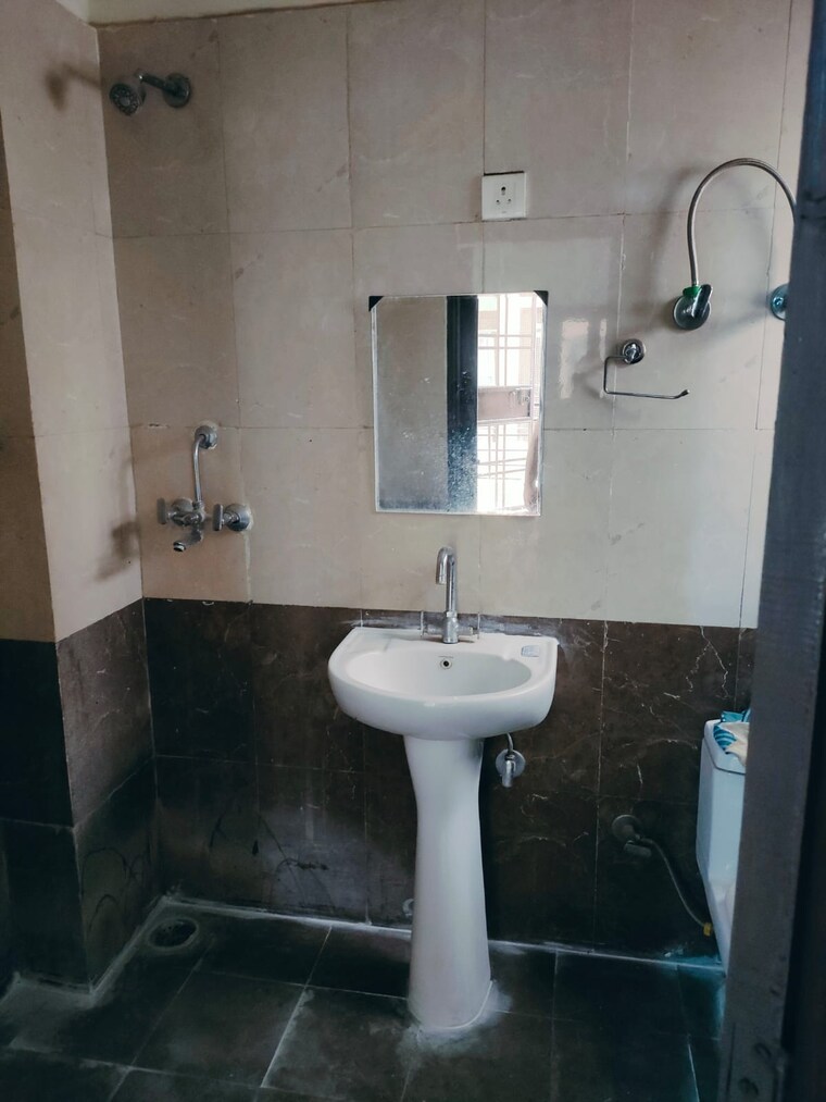 Bathroom, proview-officer-city 2 Bedroom 980 Sq.Ft. Apartment In Raj Nagar Extension Ghaziabad 8439108