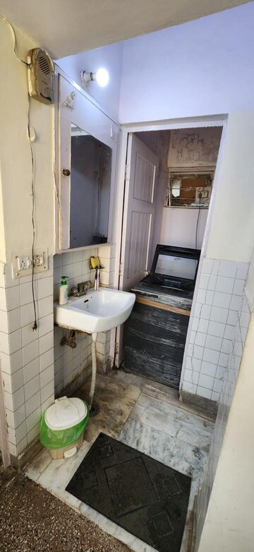 Bathroom in 2 BHK Builder Floor at Sheikh Sarai – for Rent