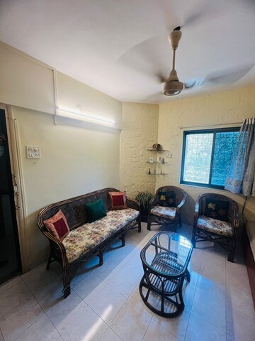 1 RK Apartment For Rent in Khar West