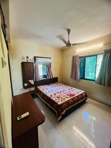 Bedroom in 1 RK Apartment at Khar West – for Rent