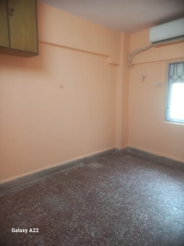 Room in 2 BHK Apartment at Khar West – for Rent