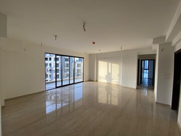Room in 3.5 BHK Apartment at Godrej Icon, Sector 88a – for Rent