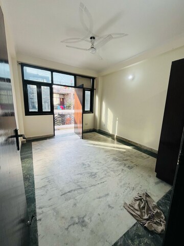 Room in 3 BHK Builder Floor at Saket – for Rent