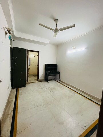 Room in 3 BHK Builder Floor at Saket – for Rent