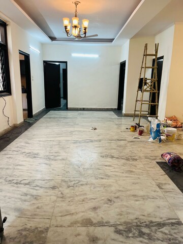 Room in 3 BHK Builder Floor at Saket – for Rent