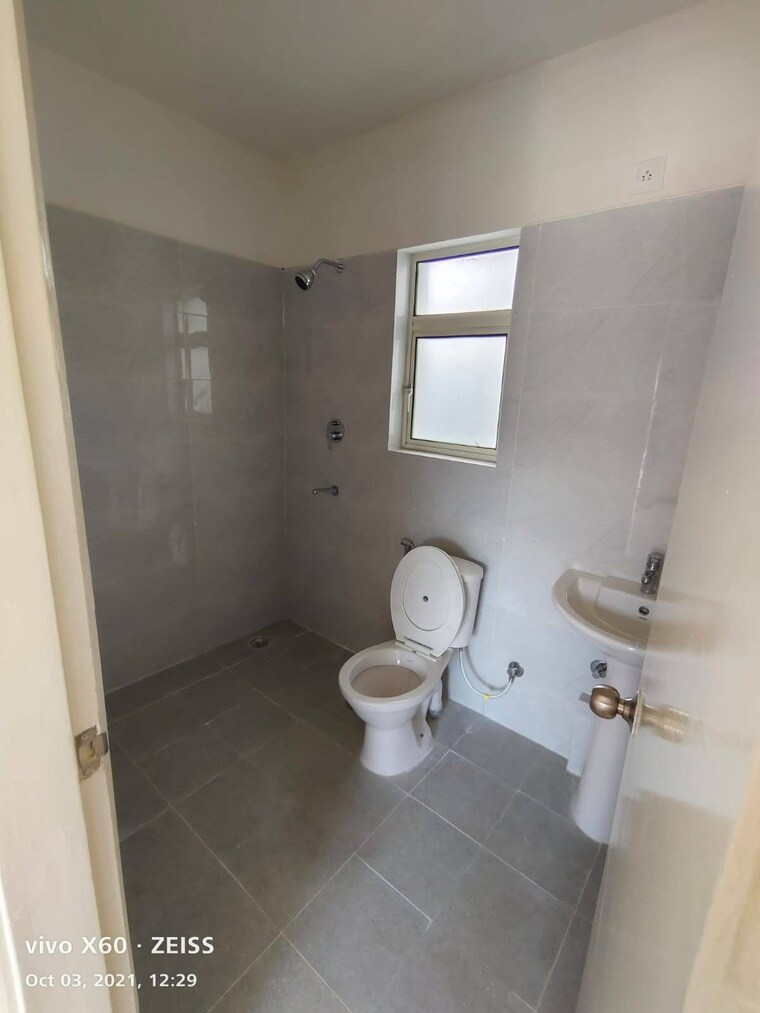 Bathroom, puri-aman-vilas 3.5 Bedroom 1670 Sq.Ft. Apartment In Sector 89 Faridabad 8439326