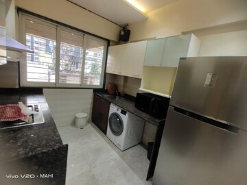 Team Area in 3 BHK Apartment at Santacruz West – for Rent