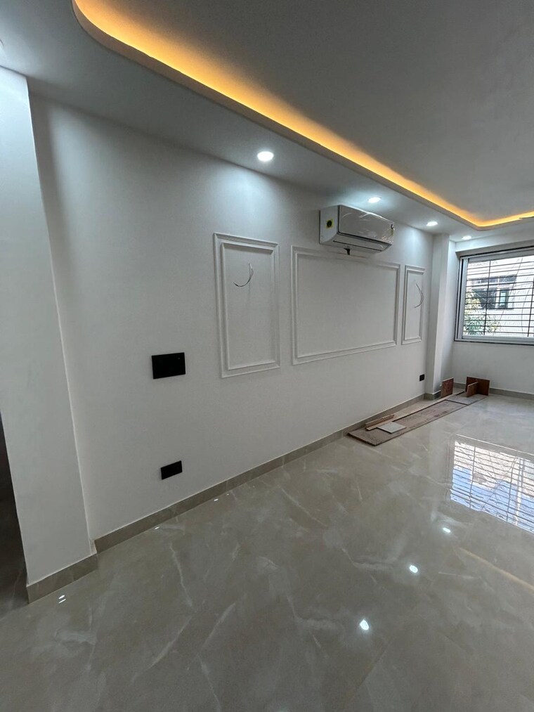 Room, sarvodaya enclave 3 Bedroom 200 Sq.Yd. Builder Floor In Sarvodaya Enclave Delhi 8439310