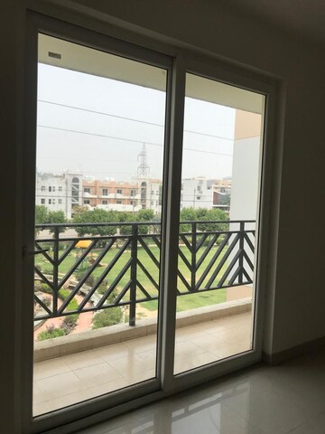 Room in 2 BHK Apartment at Sector 81 – for Rent