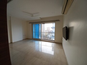 Room in 3 BHK Apartment at Bandra West – for Rent