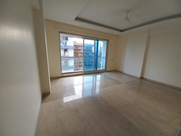 Room in 3 BHK Apartment at Bandra West – for Rent