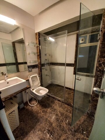 Team Area in 3 BHK Apartment at Bandra West – for Rent
