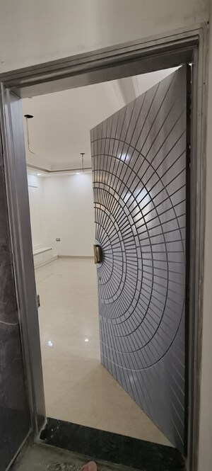 Bathroom in 3 BHK Builder Floor at BP Homes, Sector 85 – for Sale