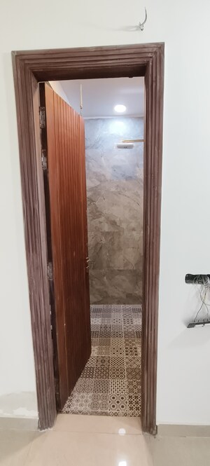 Building Lobby in 3 BHK Builder Floor at BP Homes, Sector 85 – for Sale