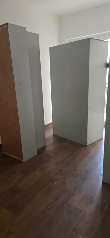 Room in 3 BHK Apartment at Puri Anand Villas Phase II, Sector 81 – for Rent
