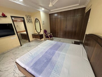 Bedroom in 3 BHK Apartment at Bandra West – for Rent