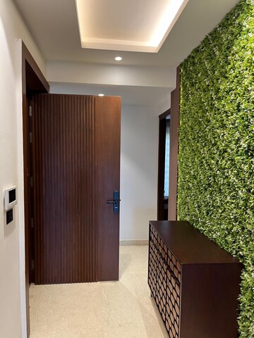 Furnished Amenities in 3.5 BHK Apartment at DLF The Grove, Sector 54 – for Sale