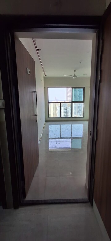 Room in 1 BHK Apartment at Veena Smart Homes, Kandivali West – for Rent