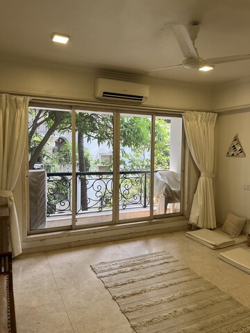 Bedroom in 3 BHK Apartment at Santacruz West – for Rent