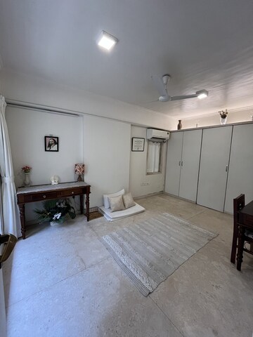 Bedroom in 3 BHK Apartment at Santacruz West – for Rent