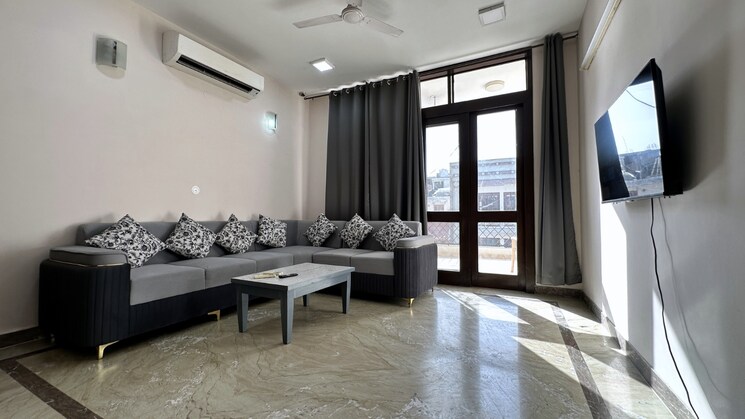 Living Room, dlf-the-royalton-tower 4 Bedroom 2940 Sq.Ft. Apartment In Dlf Phase V Gurgaon 8439432