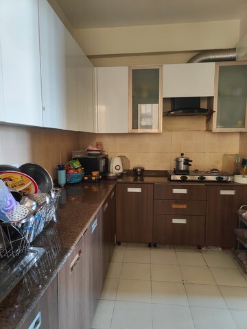 Kitchen in 4 BHK Apartment at DLF The Royalton Tower, Dlf Phase V – for Sale