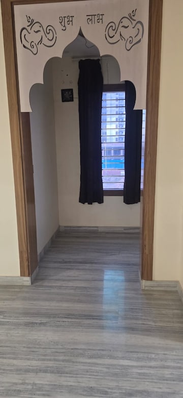 Room in 3.5 BHK Builder Floor at Puri Pratham, Sector 84 – for Rent