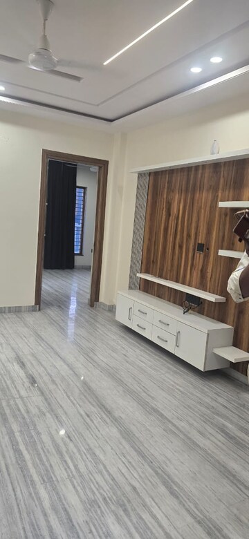 Furnished Amenities in 3.5 BHK Builder Floor at Puri Pratham, Sector 84 – for Rent