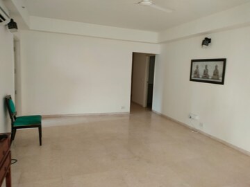 Room in 4 BHK Apartment at DLF The Summit, Dlf Phase V – for Rent
