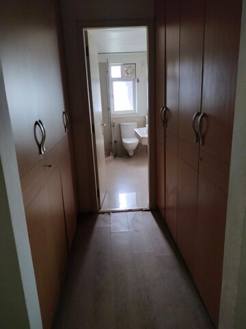 Furnished Amenities in 4 BHK Apartment at DLF The Summit, Dlf Phase V – for Rent