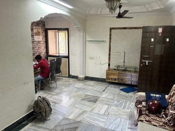 Room in 2 BHK Apartment at Park Avenue Apartment Kandivali, Kandivali West – for Sale