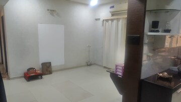 Room in 1 BHK Apartment at Mantri Serene, Goregaon East – for Rent