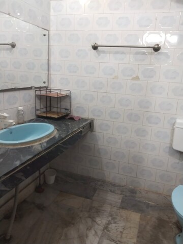 Master Bedroom in 2 BHK Independent House at RWA Apartments Sector 39, Sector 39 – for Rent