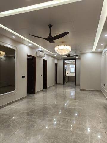 Room in 4 BHK Builder Floor at Uppal Southend, Sector 49 – for Sale