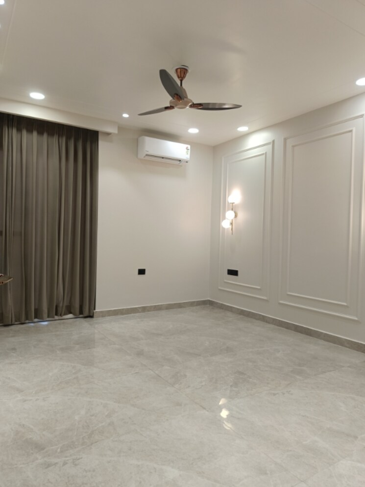 Room, uppal-southend 4 Bedroom 2200 Sq.Ft. Builder Floor In Sector 49 Gurgaon 8440939