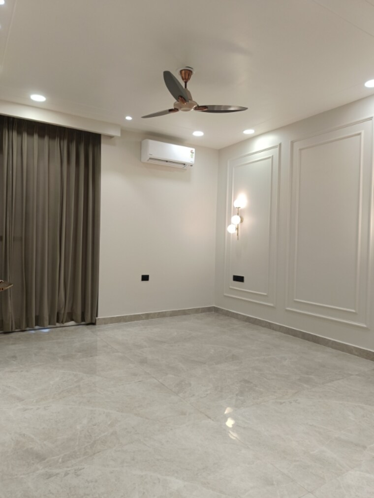 Room, uppal-southend 4 Bedroom 2200 Sq.Ft. Builder Floor In Sector 49 Gurgaon 8440939