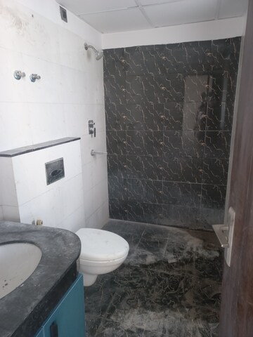 Furnished Amenities in 3 BHK Apartment at BPTP Discovery Park, Sector 80 – for Rent