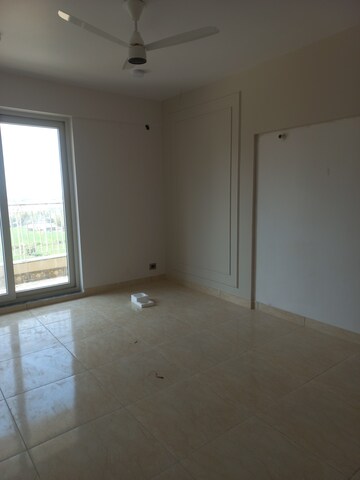 Furnished Amenities in 3 BHK Apartment at BPTP Discovery Park, Sector 80 – for Rent
