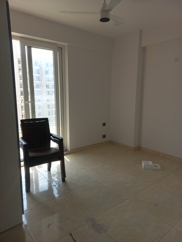 Furnished Amenities in 3 BHK Apartment at BPTP Discovery Park, Sector 80 – for Rent