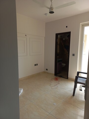 Furnished Amenities in 3 BHK Apartment at BPTP Discovery Park, Sector 80 – for Rent