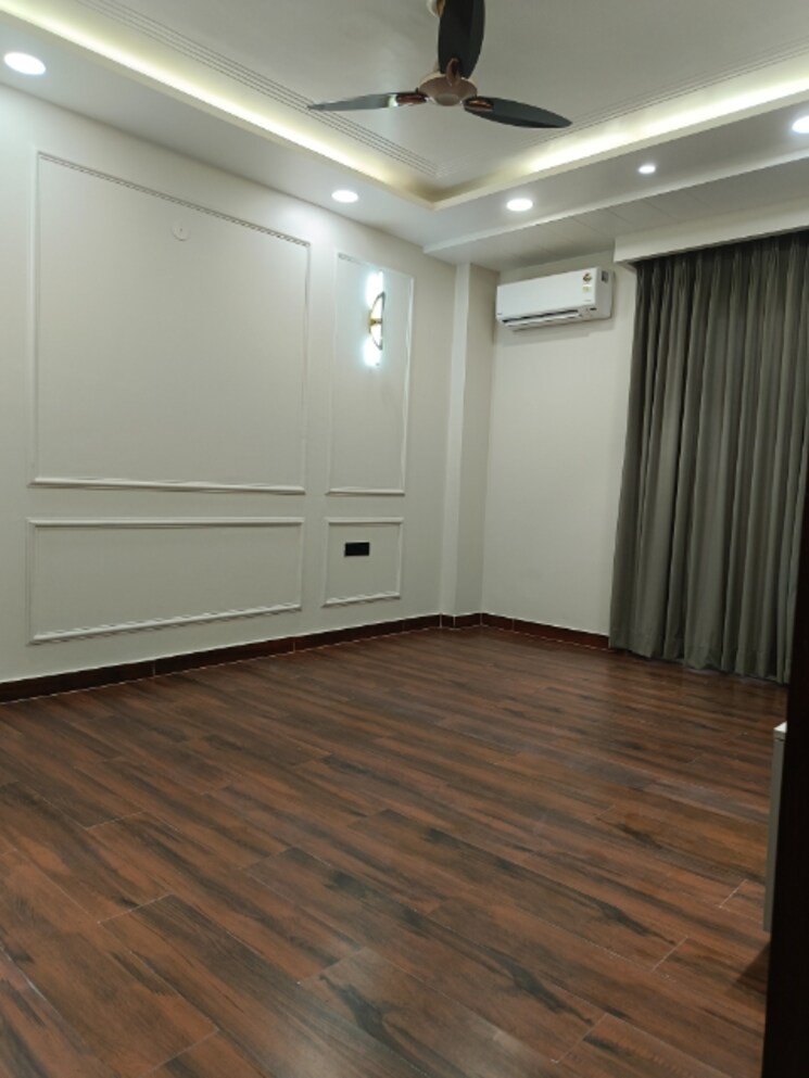 Room, uppal-southend 4 Bedroom 2200 Sq.Ft. Builder Floor In Sector 49 Gurgaon 8440939