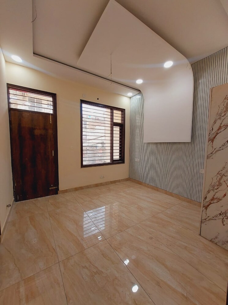 Room, peer mucchalla 3 Bedroom 1550 Sq.Ft. Builder Floor In Peer Mucchalla Zirakpur 8439572