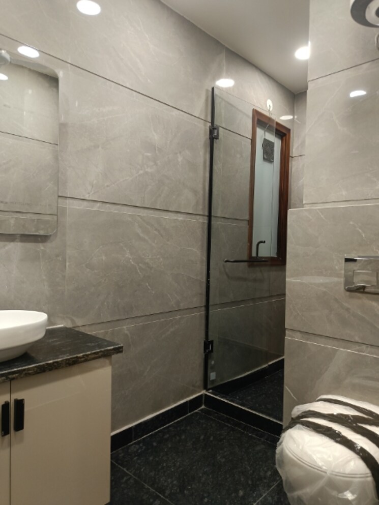 Bathroom, uppal-southend 4 Bedroom 2200 Sq.Ft. Builder Floor In Sector 49 Gurgaon 8440939