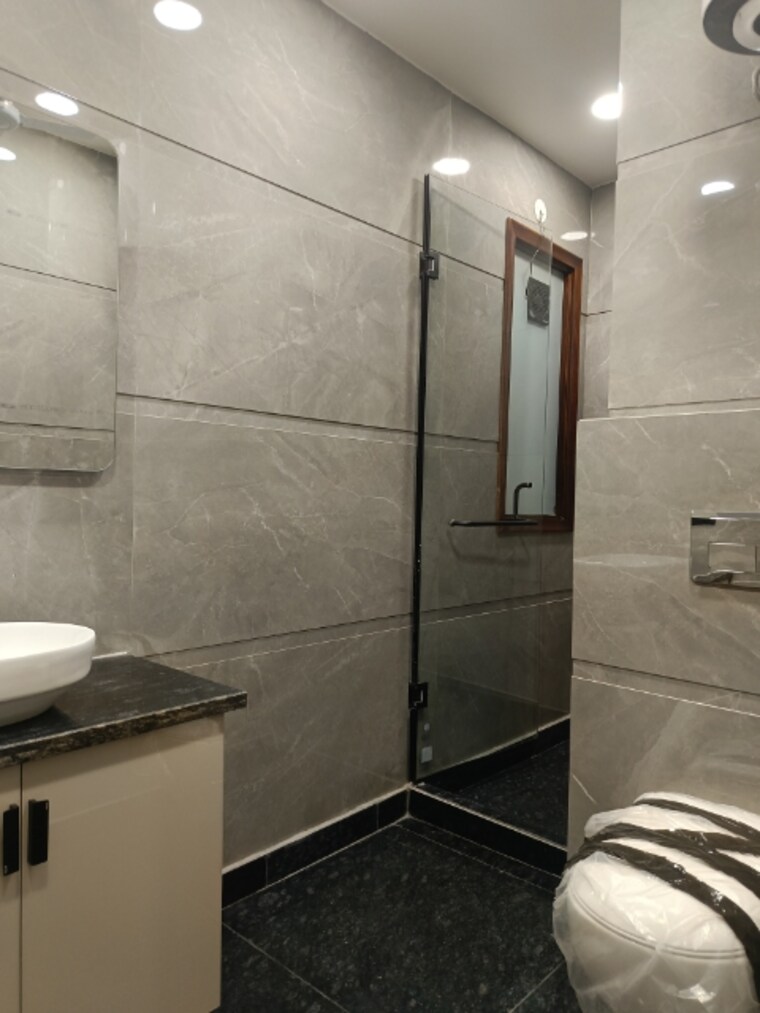 Bathroom, uppal-southend 4 Bedroom 2200 Sq.Ft. Builder Floor In Sector 49 Gurgaon 8440939